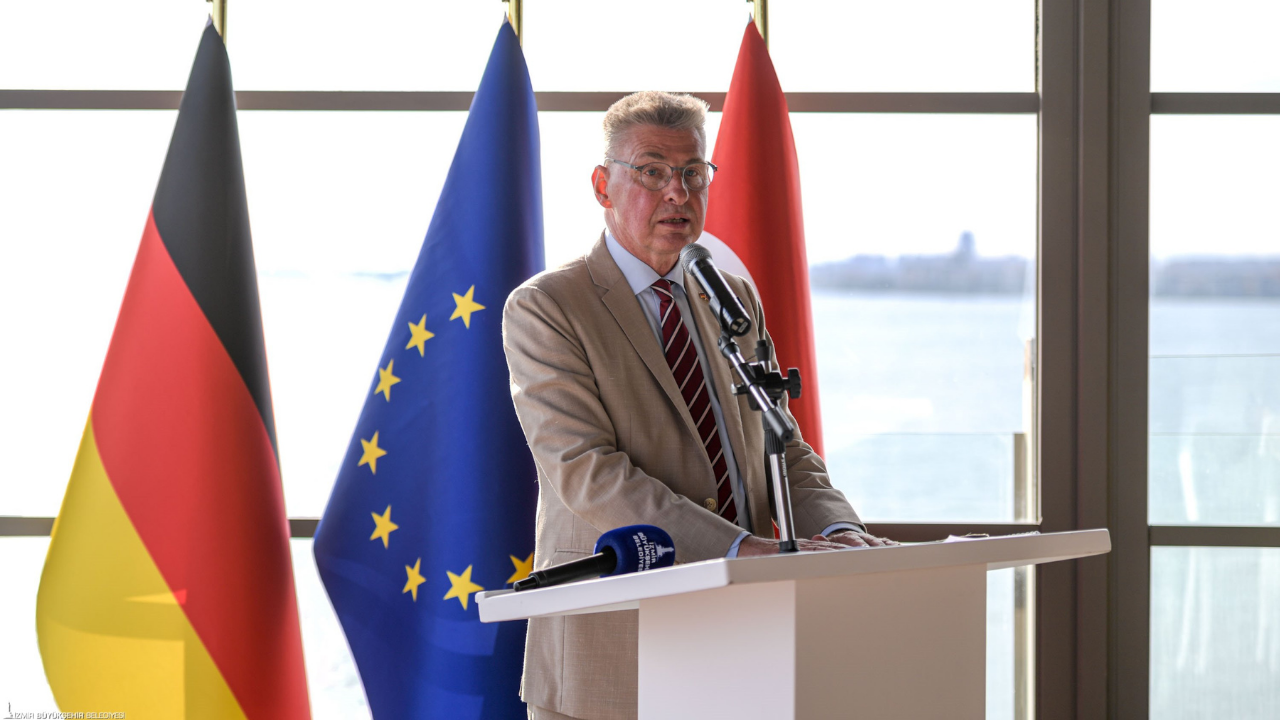 Ralf Schröer1