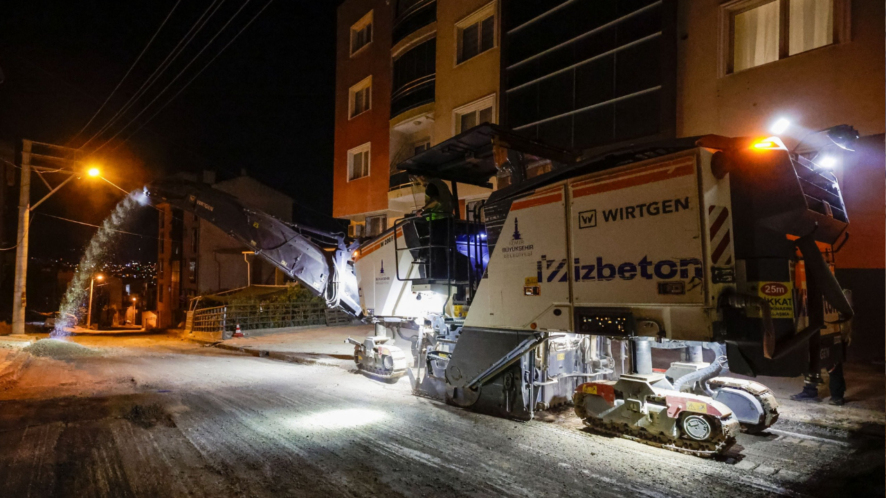 TorosToros Caddesi’nde asfalt dönüşümü başladı: Ekipler gece gündüz çalışıyor 2 toros caddesi asfalt mesaisi 2