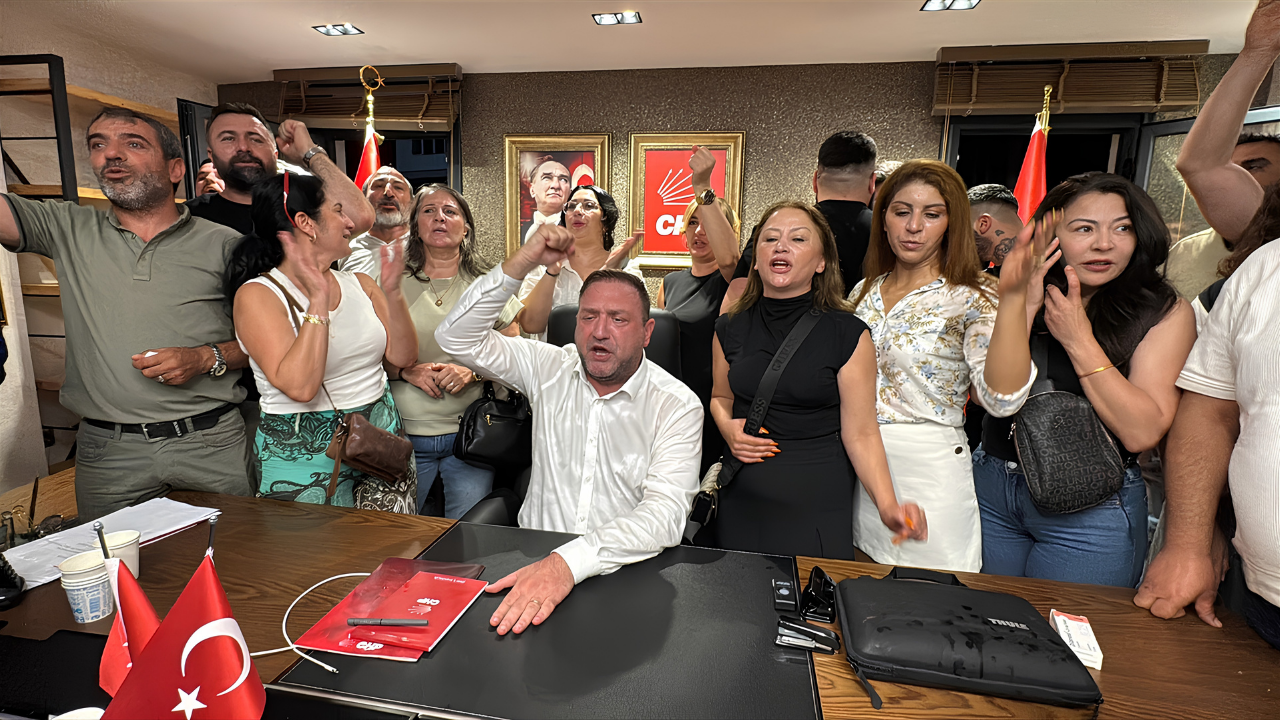 Gümrükçü göreve başladı, il binasında tansiyon düşmedi: Kravatım, yakam paçam dağıldı!