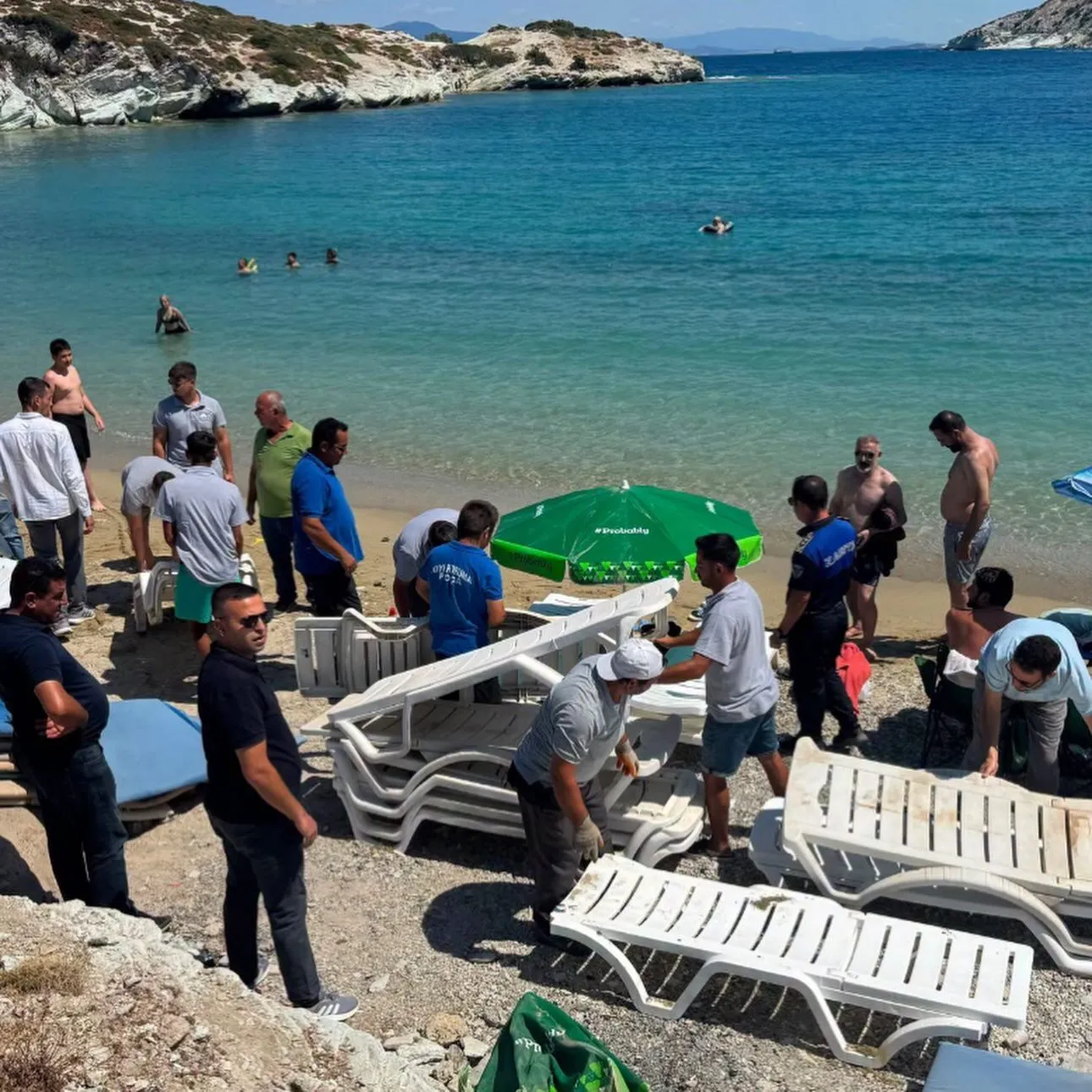 Foça’da “Halk Plajı” operasyonu: Saklı Cennet Koyu’ndaki işgale son verildi
