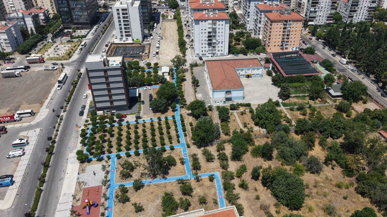 Bayraklı'da Mehmet Ali Sarızeybekler Parkı Hizmete Açıldı1