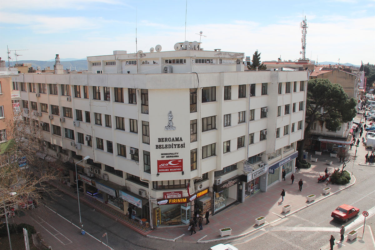 Bergama’da siyasi hareketlilik: Belediye Başkanı ve CHP Örgütü YENİ Parti’ye geçiyor iddiası
