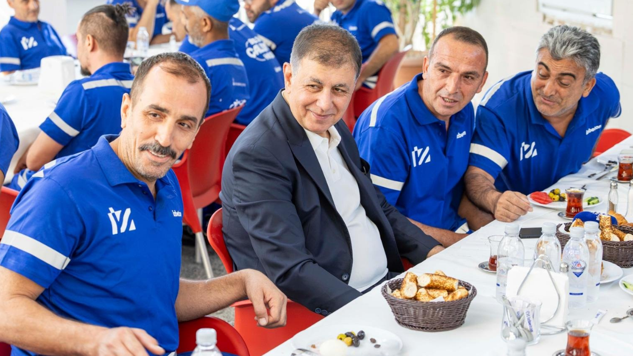 Başkan Tugay İZBETON emekçileriyle buluştu: Birlikte her zorluğu aşacağız