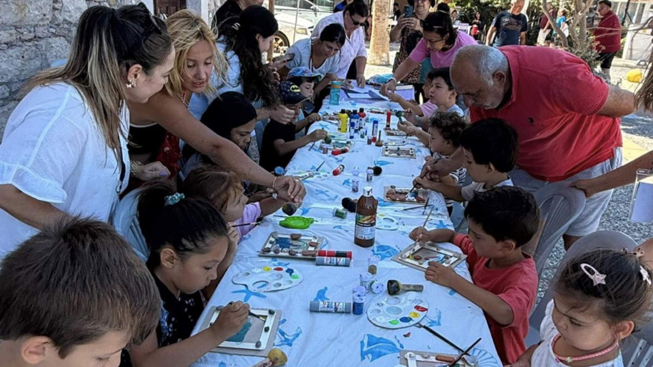 Çeşme'de Çocuklar Sanatla Yazın Tadını Çıkarıyor
