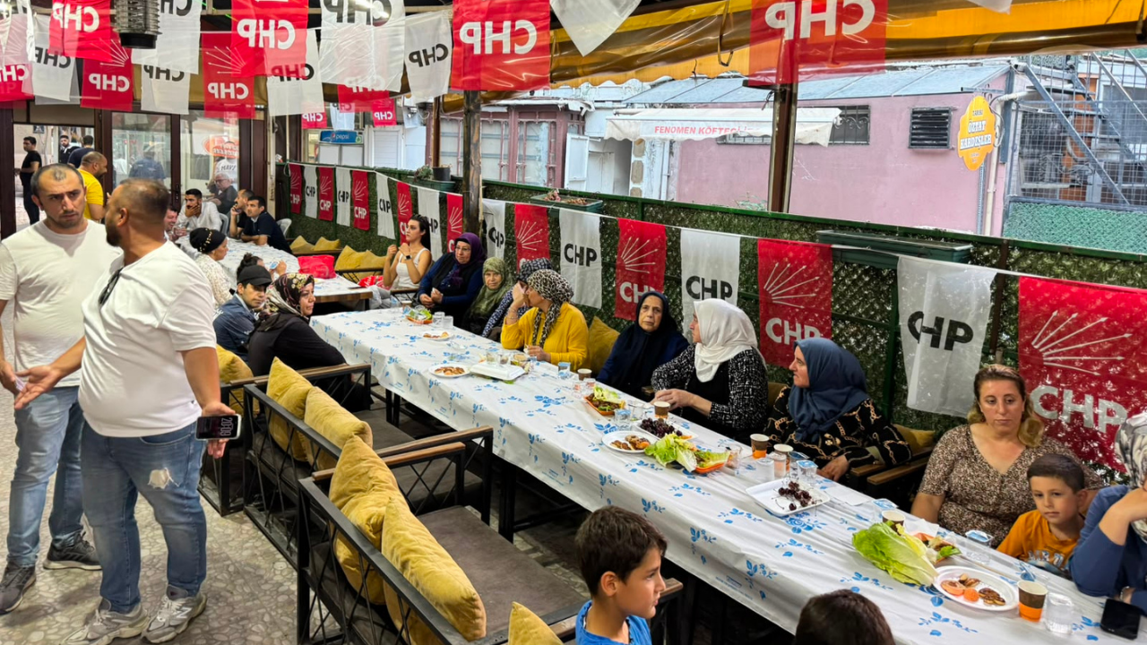 Chp İzmir İl Başkanı Gümrükçü Sahaya Indi1