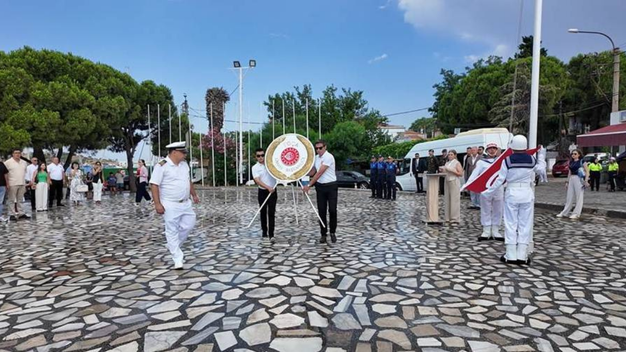 Denizcilik Ve Kabotaj Bayramı'nın 100. Yılı Foça'da Törenle Kutlandı