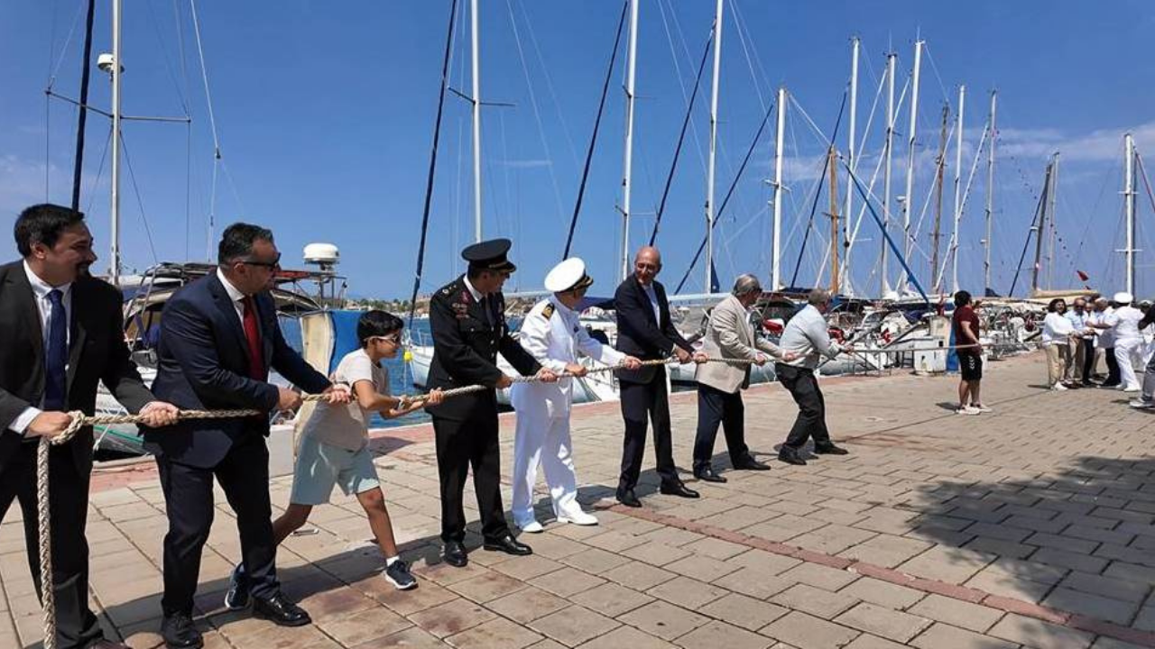 Denizcilik Ve Kabotaj Bayramı'nın 100. Yılı Foça'da Törenle Kutlandı1