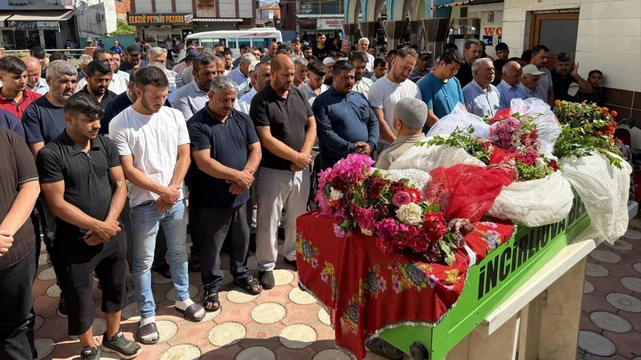 Eda Gözyaşlarıyla Son Yolculuğuna Uğurlandı