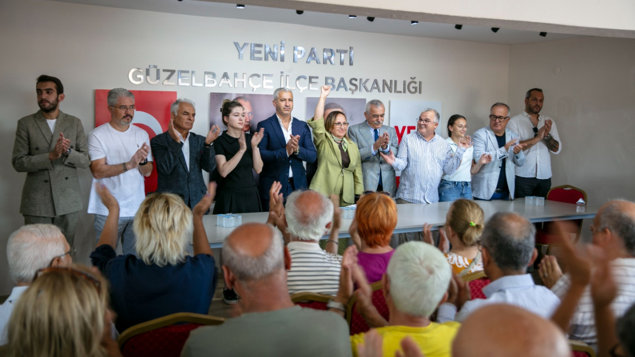 CHP İzmir’de yaprak dökümü sürüyor: Güzelbahçe YENİ Parti'ye geçti
