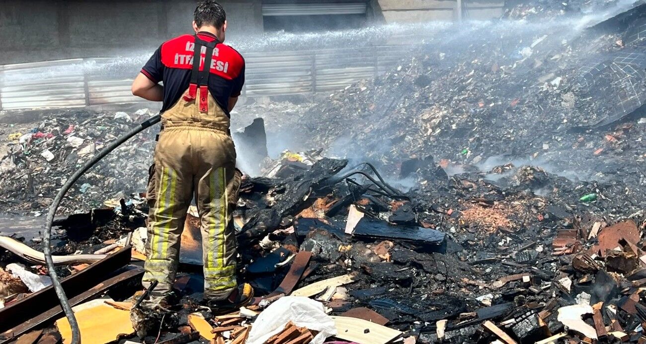 Buca’da Sanayi bölgesindeki çöplük yangını esnafı isyan ettirdi: Her gün yangın çıkıyor