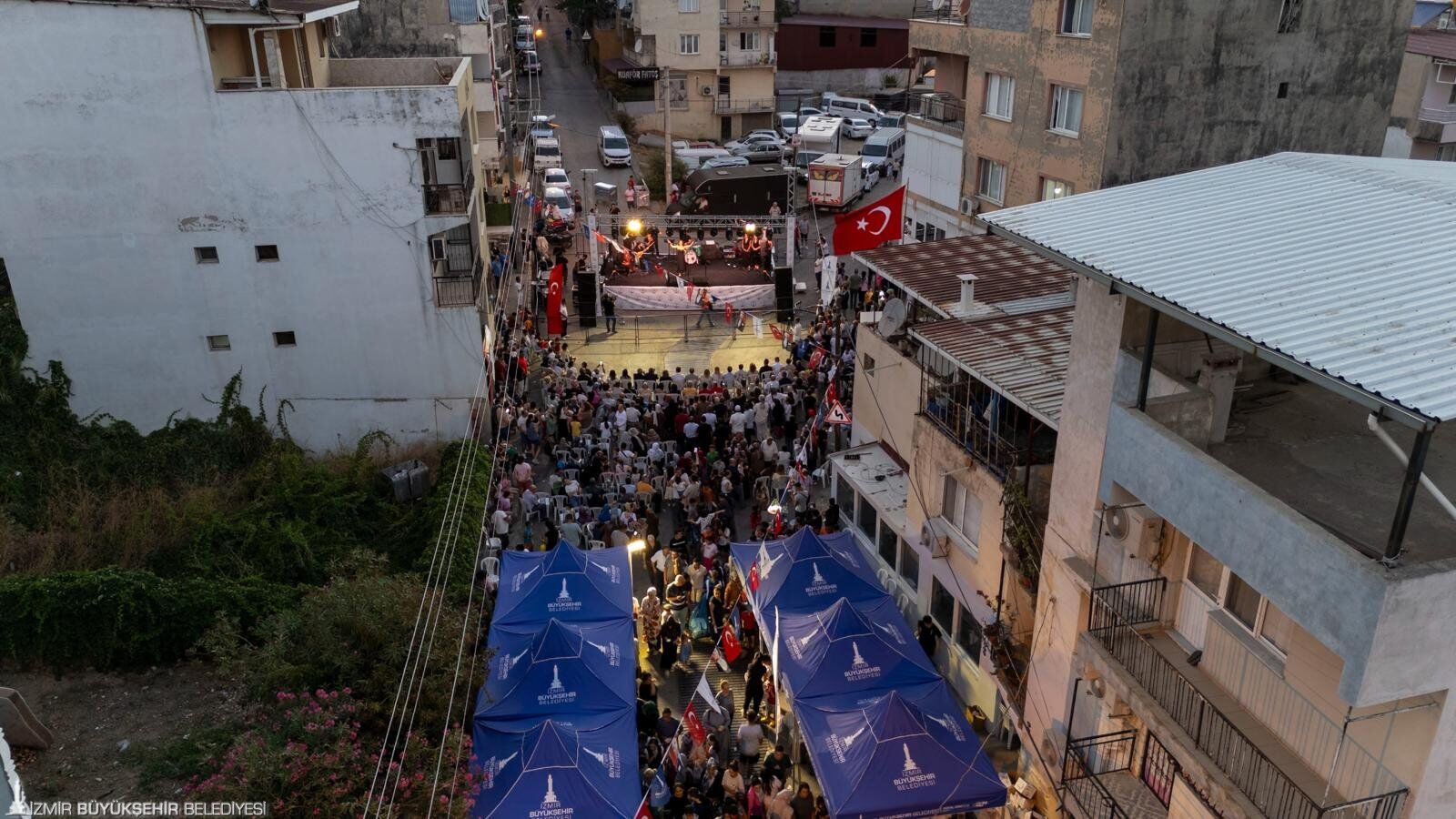 İzmir Büyükşehir Belediyesi Mahalle Kültürünü Yeniden Canlandırıyor2