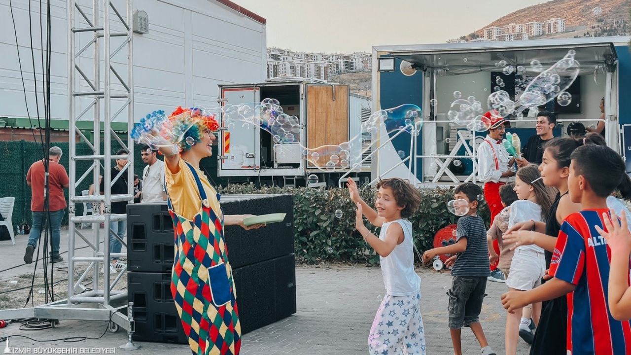 İzmir'de Mahalle Şenliği Başlıyor