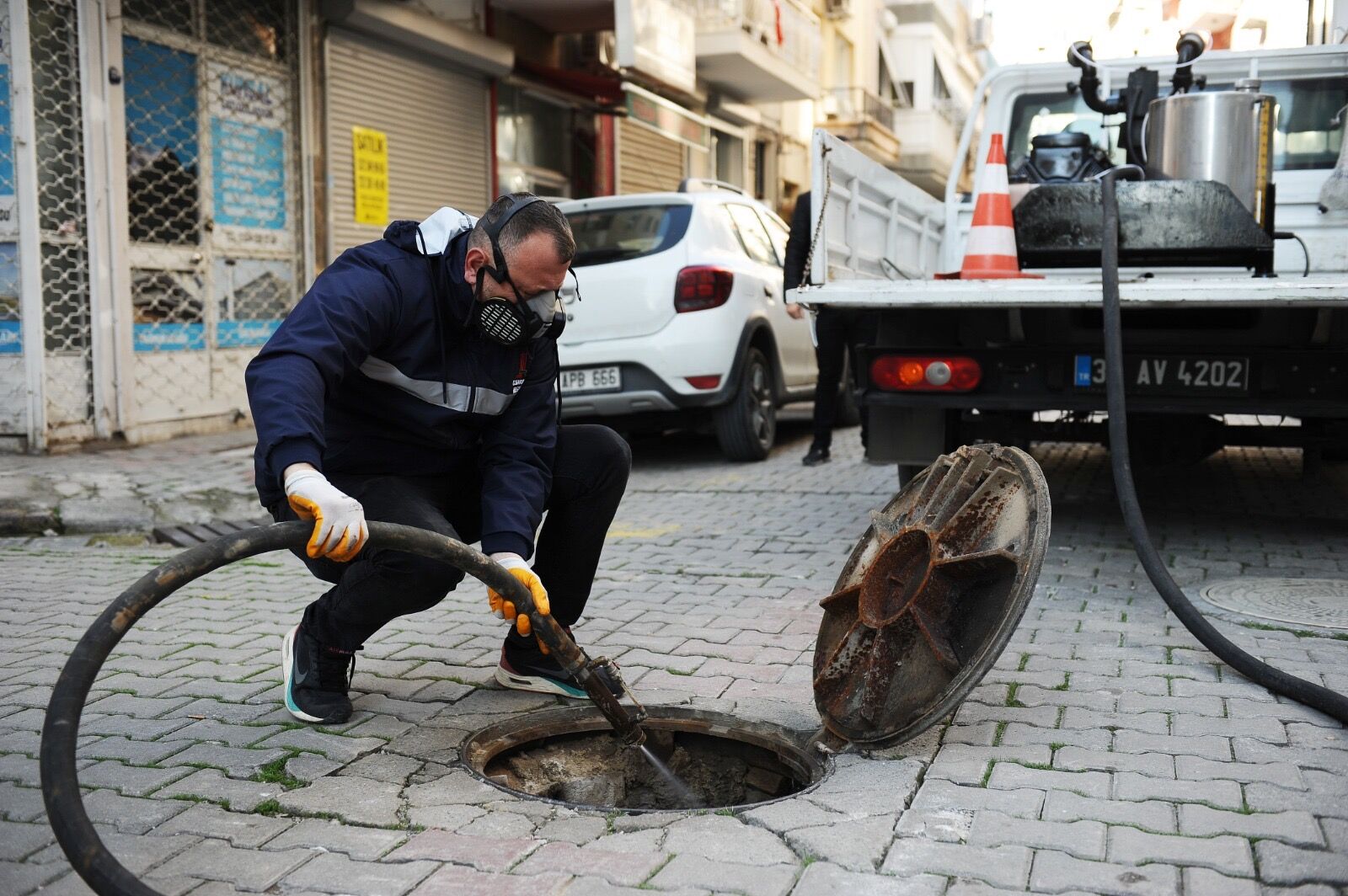 Karşıyaka Belediyesi'nden Haşerelerle Kararlı Mücadele1