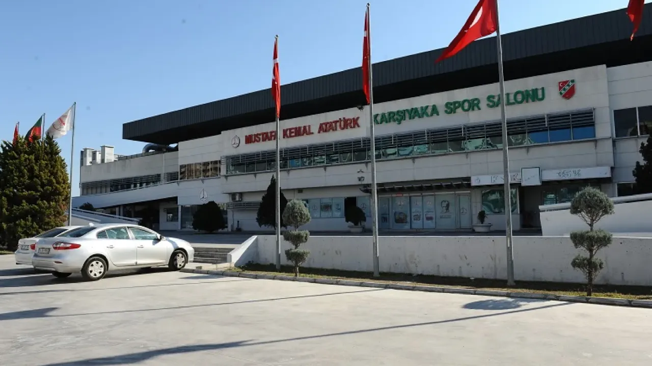 Karşıyaka Spor Kulübü'nde tahliye krizi! Kulüp yönetim odası boşaltıldı