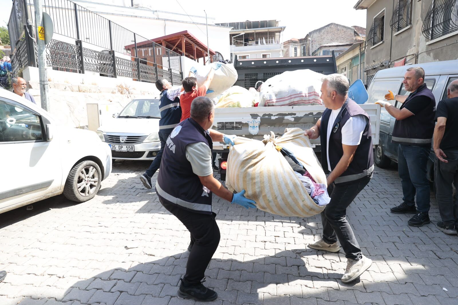 Konak Zabıtasından Izinsiz Seyyar Satışa Sıkı Denetim (1)