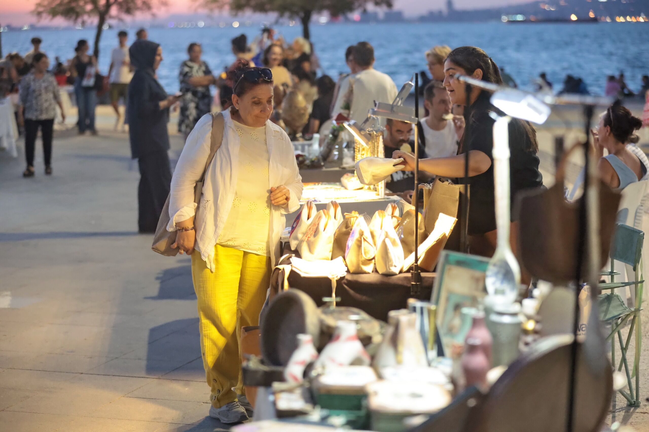 Konak’ın Gece Kermesi Ile 150 Kadının Emeği Kazanca Dönüşüyor (3)