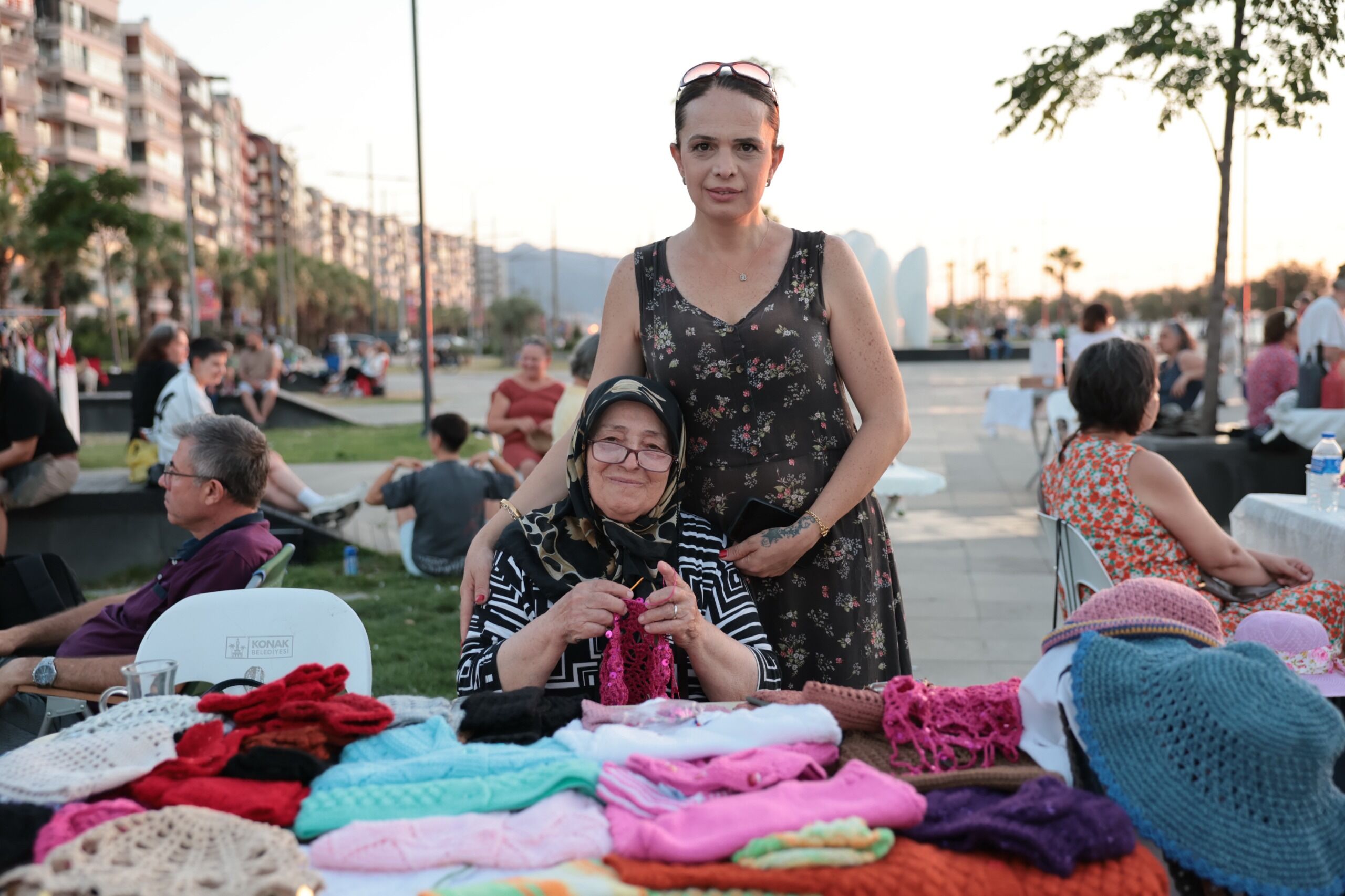 Konak’ın Gece Kermesi Ile 150 Kadının Emeği Kazanca Dönüşüyor (9)