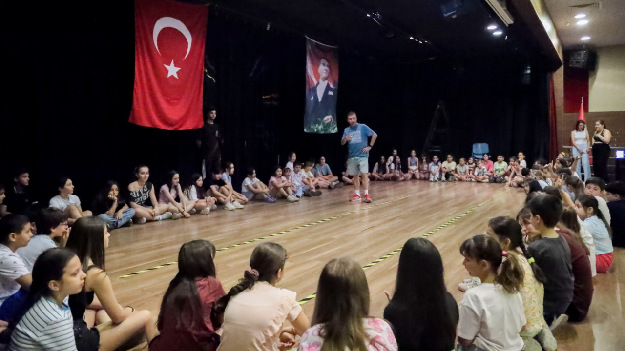 Tiyatronun Yeni Yetenekleri Karşıyaka'da Yetişiyor
