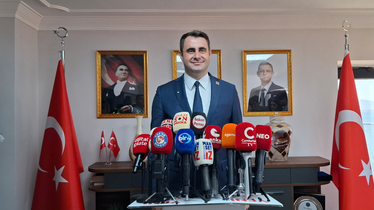 İzmir'de 30 ilçe başkanı örgütleriyle birlikte saf değiştiriyor: YENİ Partili Güç yol haritasını anlattı