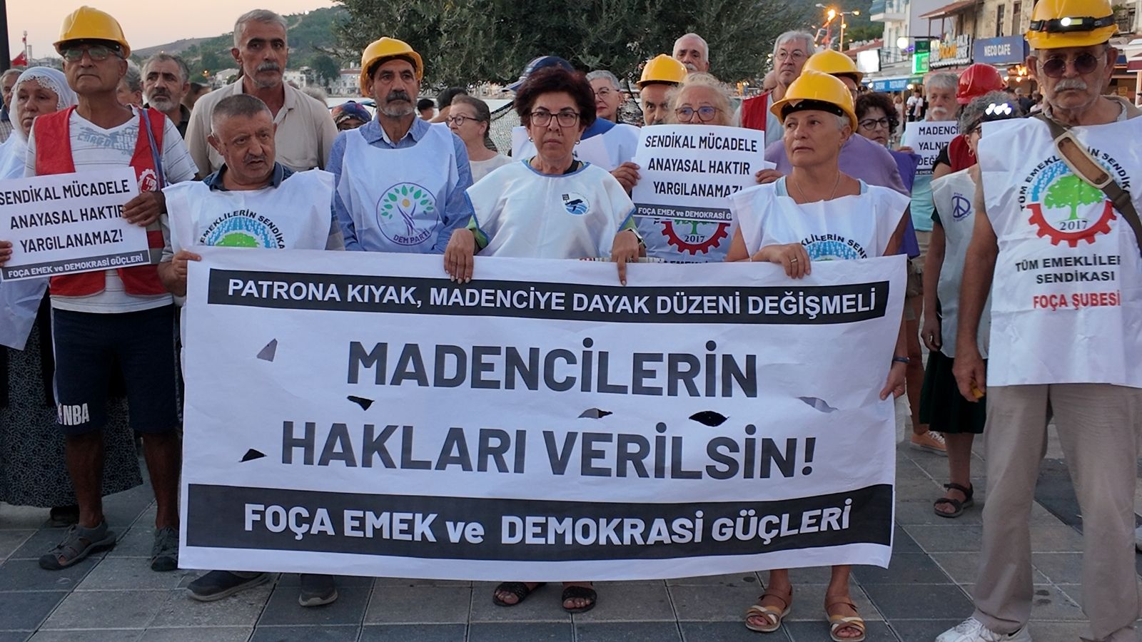 Foça’da madenci eylemlerine destek: Tutuklu sendikacılar için yürüdüler