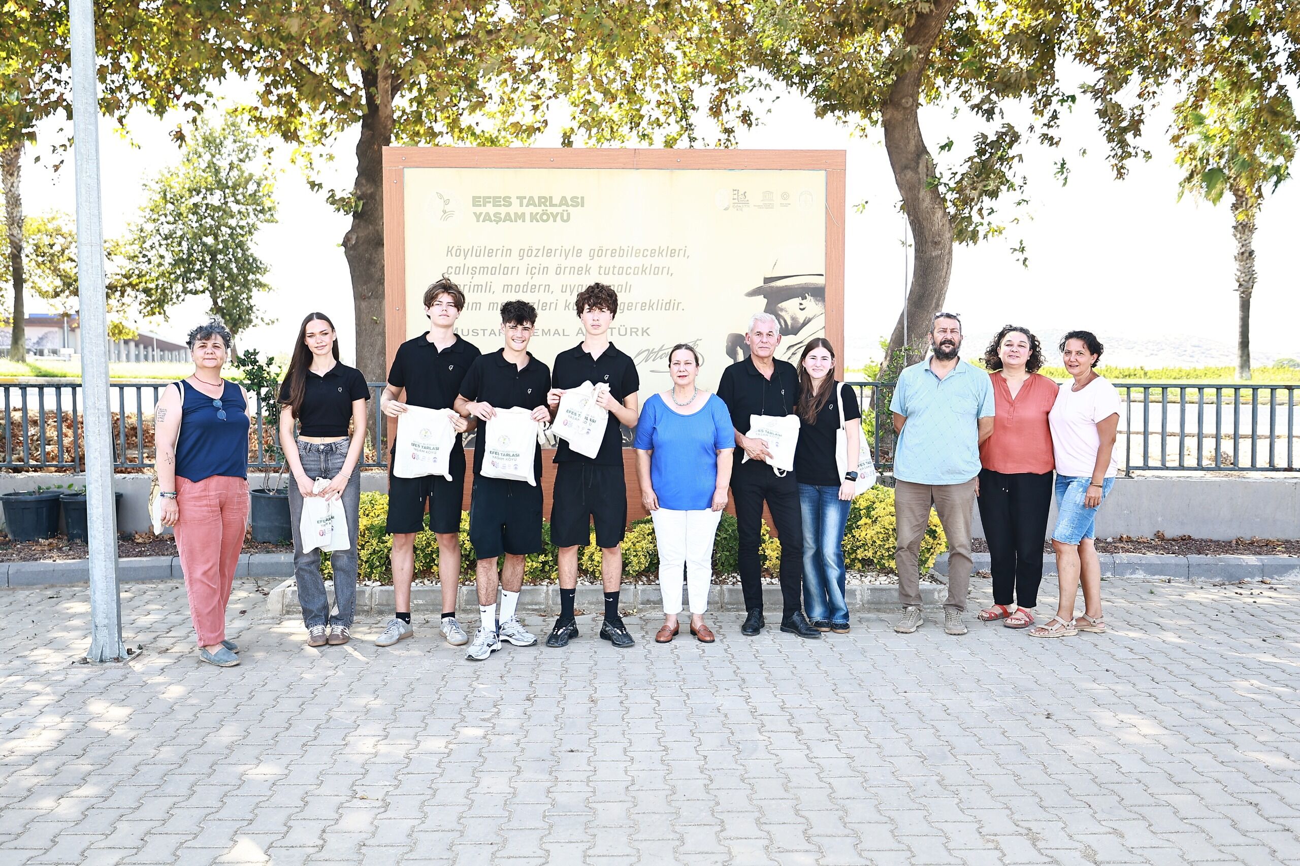Alman Öğrenciler Efes Tarlası Yaşam Köyü Ziyaret (1)