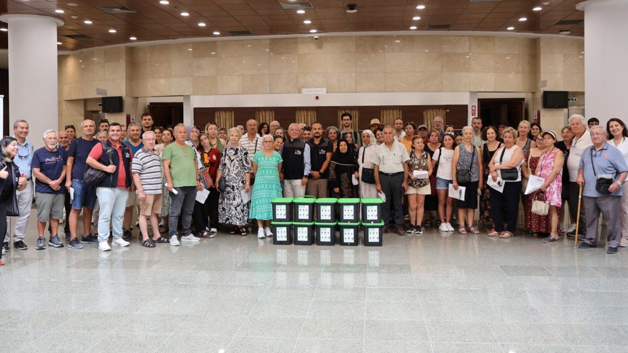 İzmir’de evsel organik atıklar komposta dönüşüyor: Bokaşi uygulaması 4 bin 556 haneye ulaştı