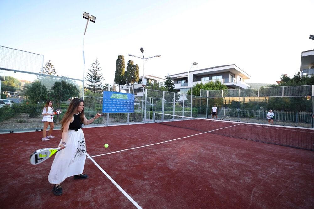 Çeşme’de Spora Yeni Yatırım 16 Eylül Kurtuluş Parkı’na Padel Kortu Kazandırıldıphoto 2026 08 20 21 22 04