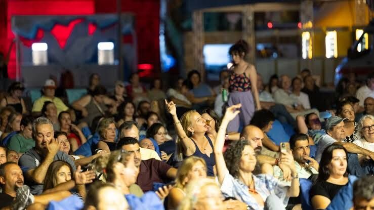 Bayraklı Sahili’nde yaz akşamları müzikle buluşacak: Çim Konserleri başlıyor