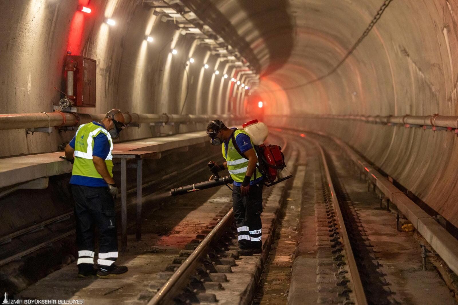 İzmir Metrosunda Gece Mesaisi