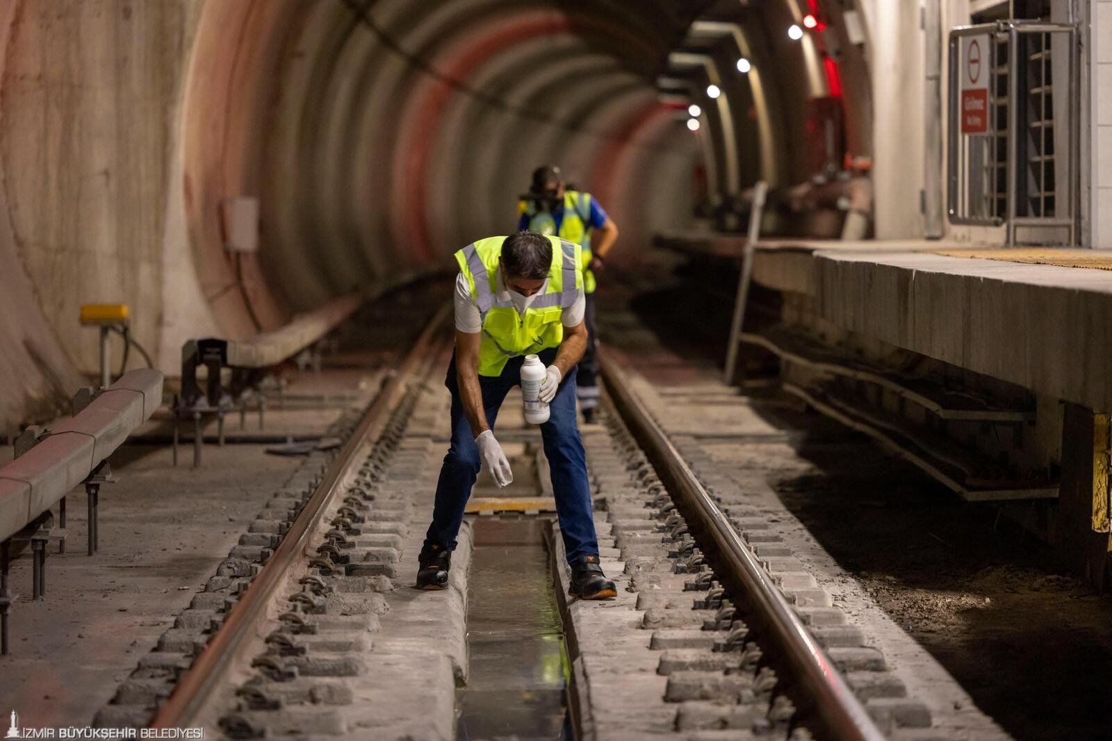 İzmir Metrosunda Gece Mesaisi3