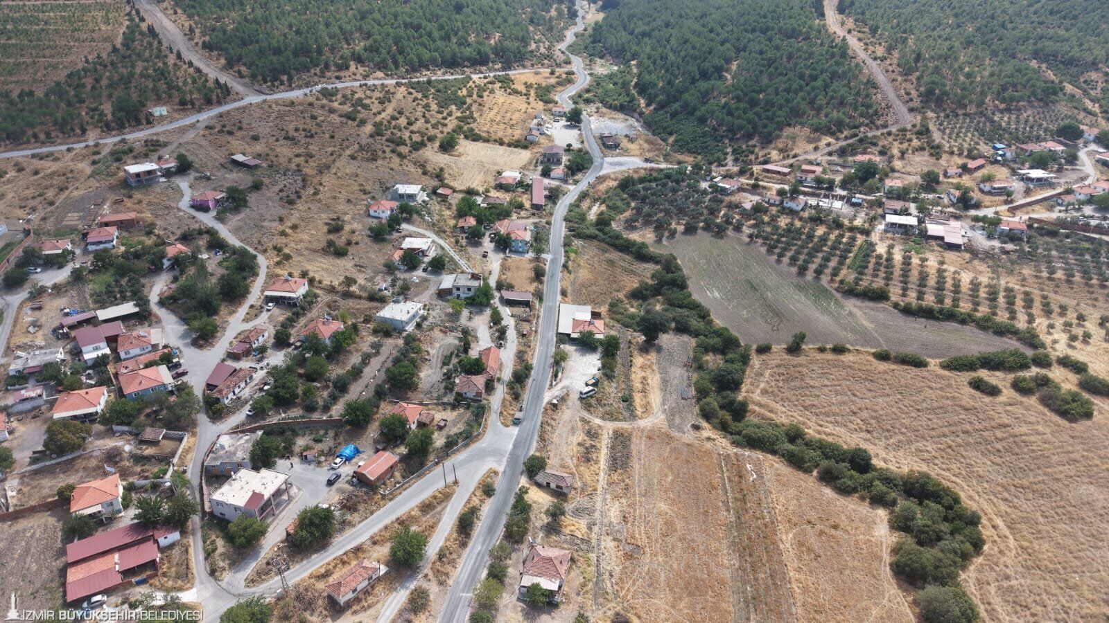 Kınık’ta 5 Mahalleyi Birbirine Bağlayan Yollar Yenilendi1