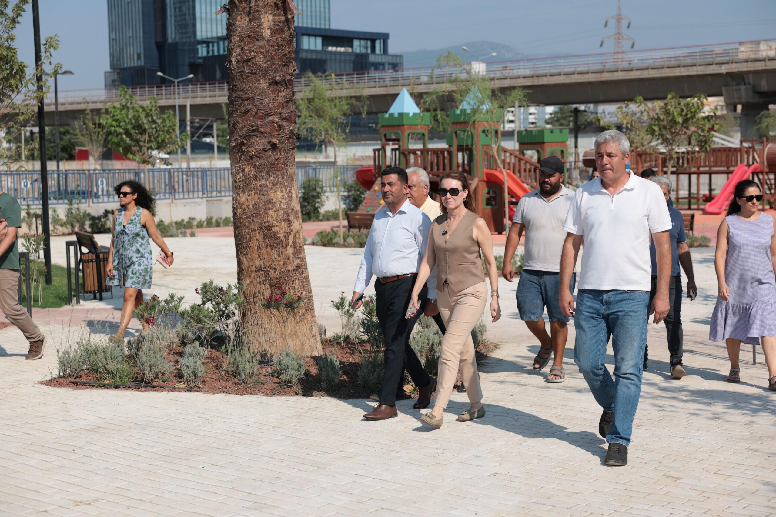 Konak’a Yeni Nefes Alanı 6 Bin Metrekarelik Park Hizmete Açılıyor (13)