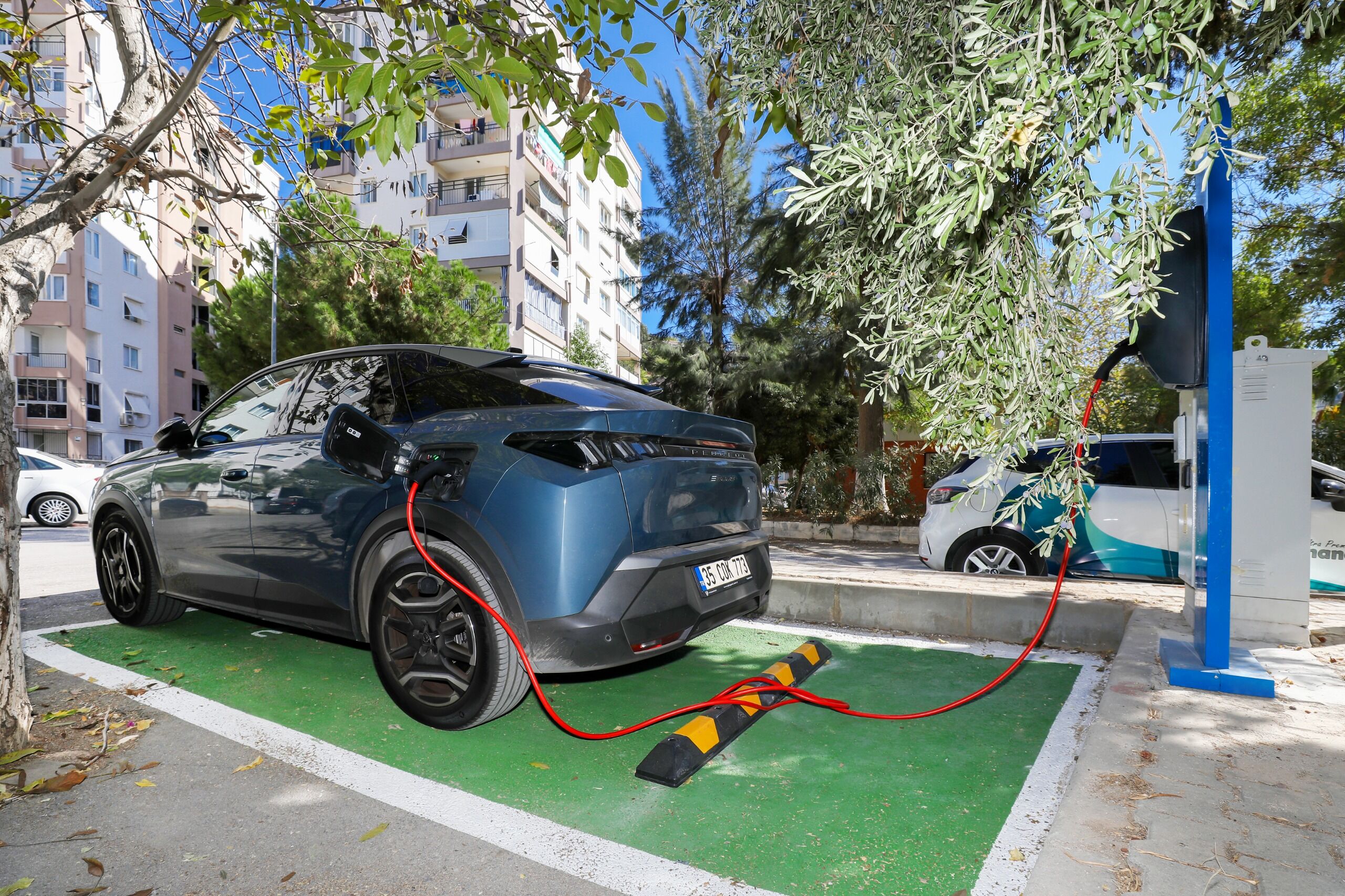 Narlıdere’nin Elektrikli Şarj Istasyonlarına Yoğun Ilgi