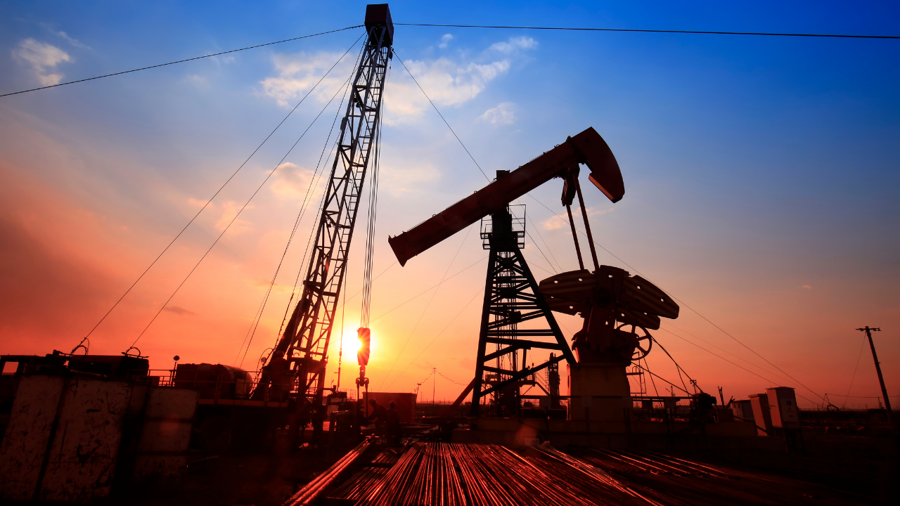 Küresel gerilim petrolü hareketlendirdi: Fiyatlar neden geriliyor?