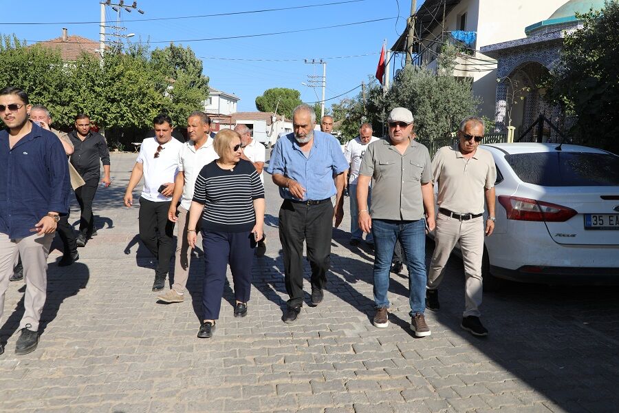 Menderes’te Başkan Vekili Şen’den hafta sonu mesaisi: Mahalleleri gezdi, talepleri dinledi