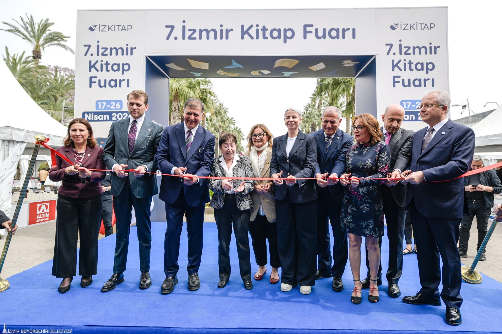 İzmir’de kitap buluşması başladı: İZKİTAP kapılarını açtı