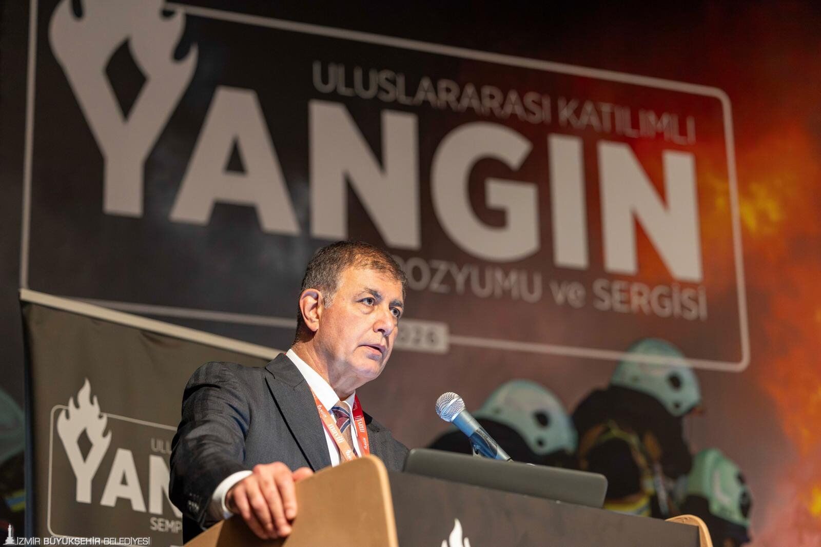 İzmir’de Yangın Sempozyumu: İtfaiye güçleniyor, yeni teknolojiler devreye giriyor