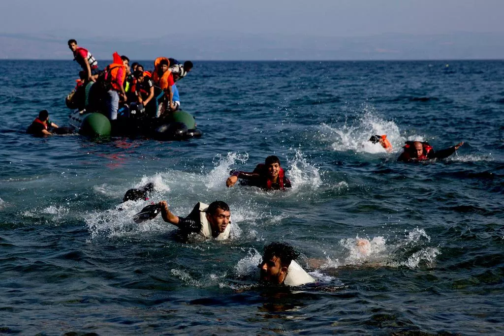 Yunanistan açıklarında göçmen teknesi battı! 1 kişi hayatını kaybetti, 25 göçmen kayıp