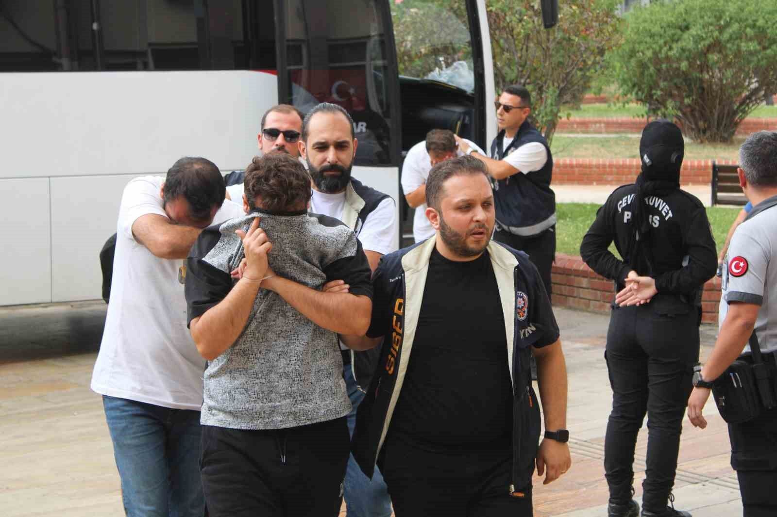 İzmir dahil 7 ilde yasa dışı bahis operasyonu: 11 milyarlık para trafiği tespit edildi!