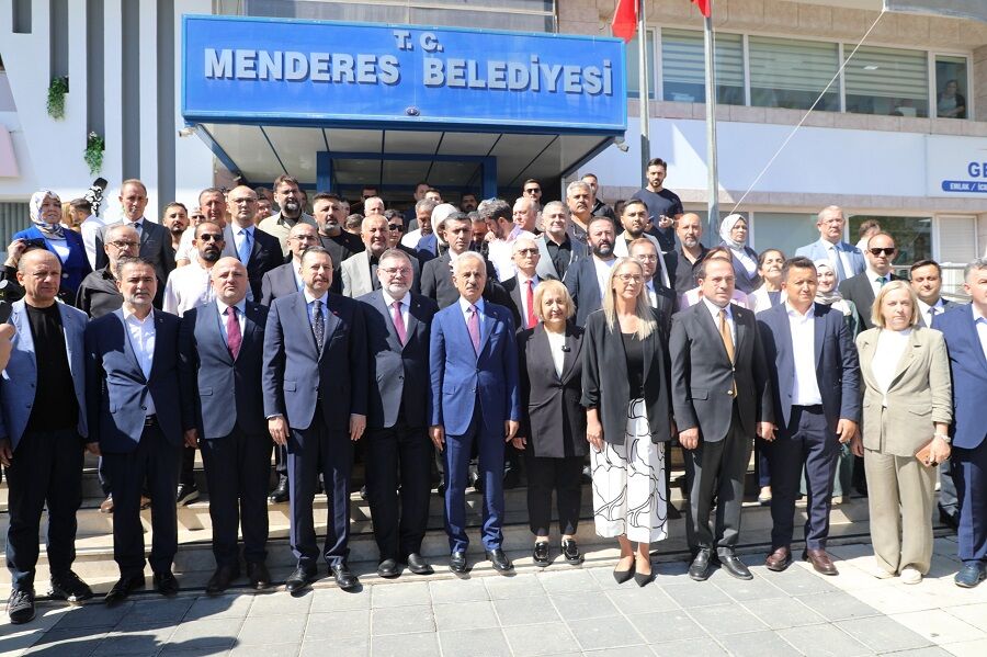 Menderes-Gümüldür yolu için ihale kararı: Bakan Uraloğlu’ndan Menderes’e yatırım müjdeleri