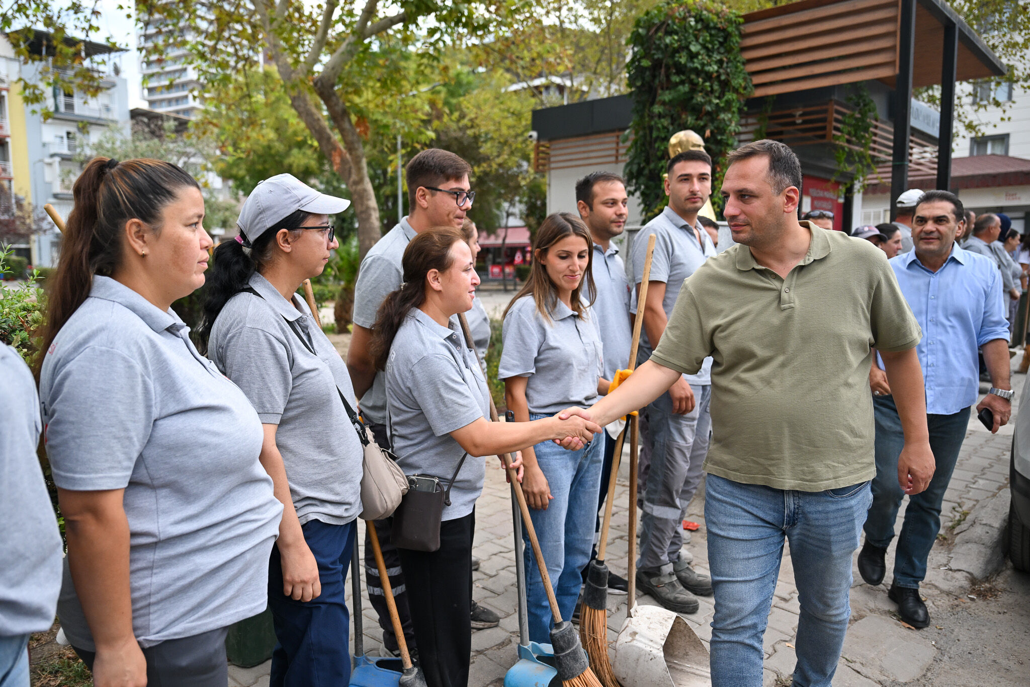 Bornova’da Dünya Temizlik Günü seferberliği: 360 personel sahaya indi