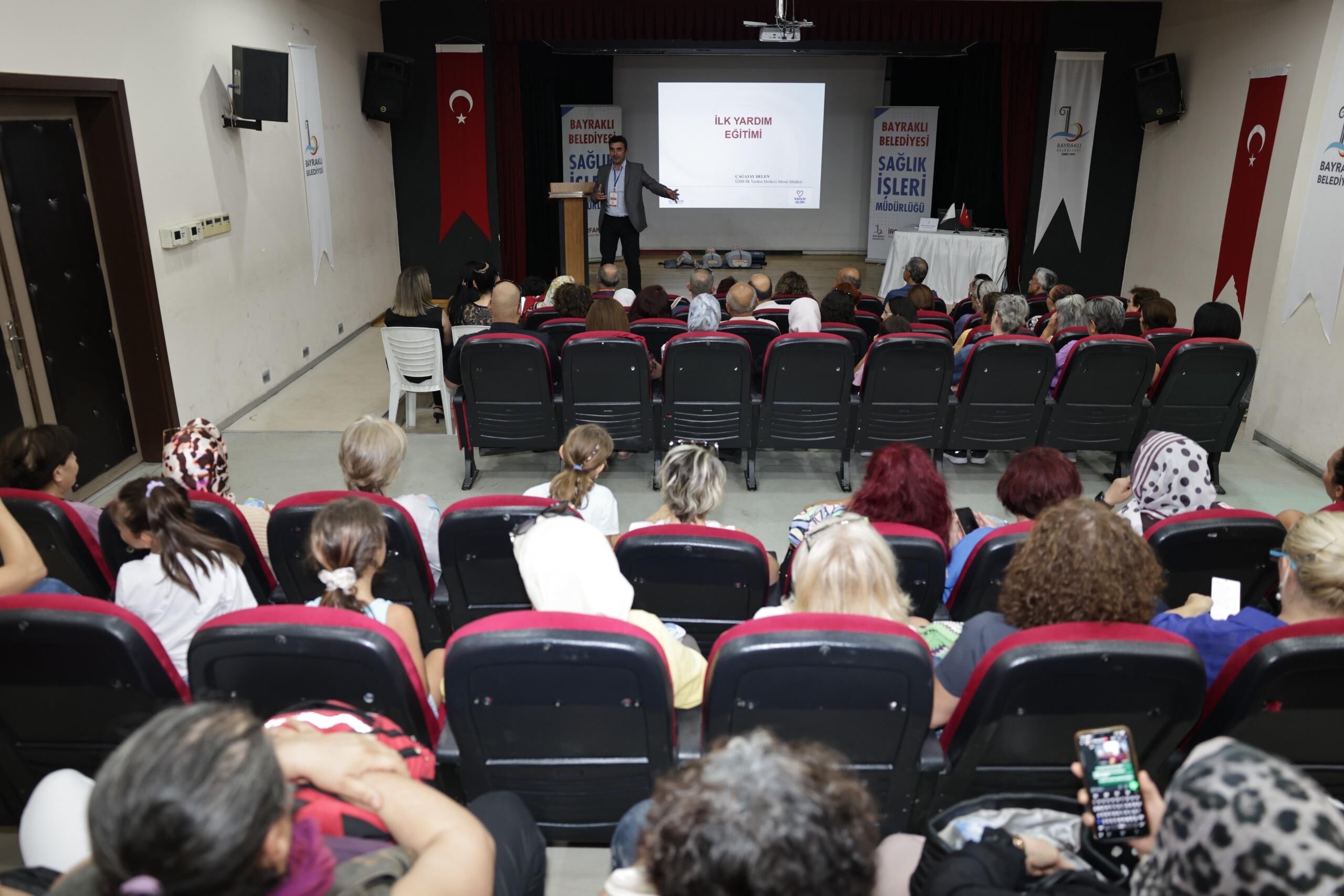 Bayraklı’da İlkyardım Eğitim Seminerinde Hayat Kurtaran Bilgileri Aktarıldı (2)