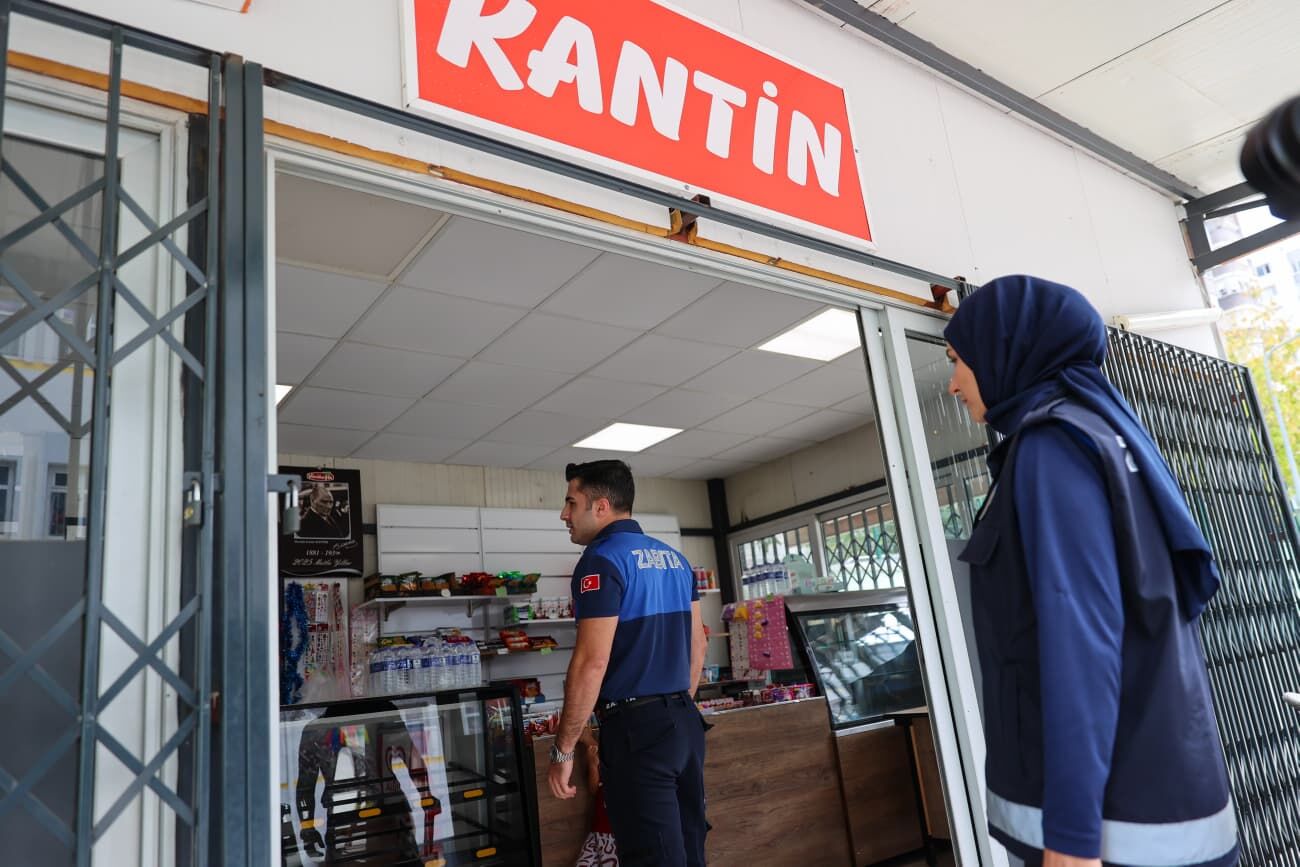 Buca’da okul kantinlerine sıkı denetim: Raflar tek tek kontrol edildi