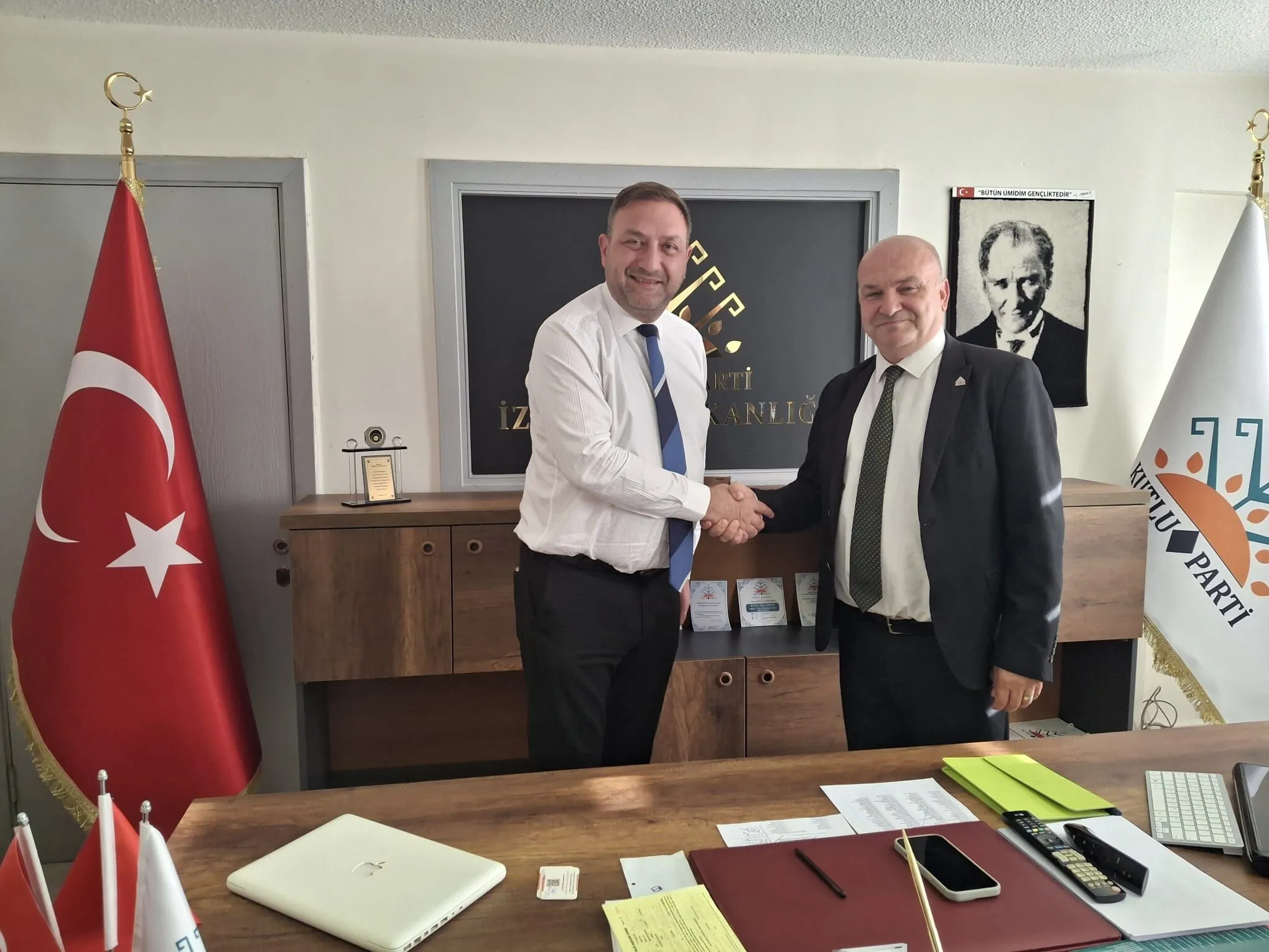 chp-izmirden-siyasi-partilere-ortak-akil-turu-ziyaretler-suruyor.webp