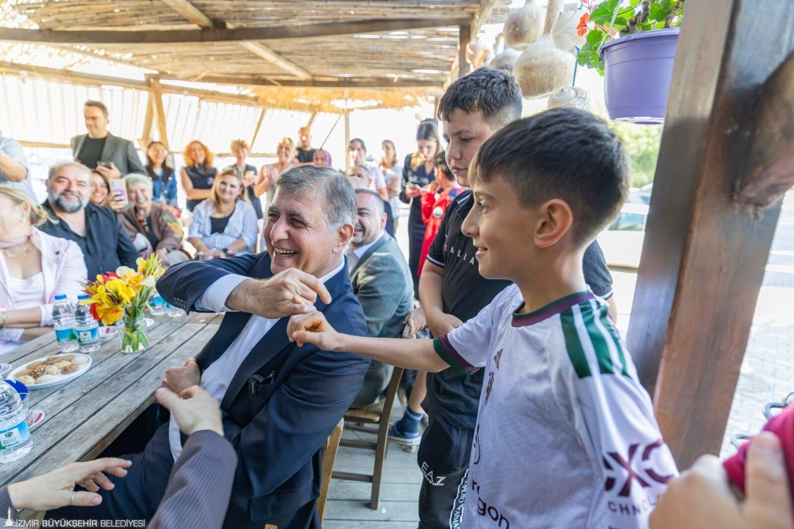 Çocuklardan Tugay’a Futbol Sahası Talebi1