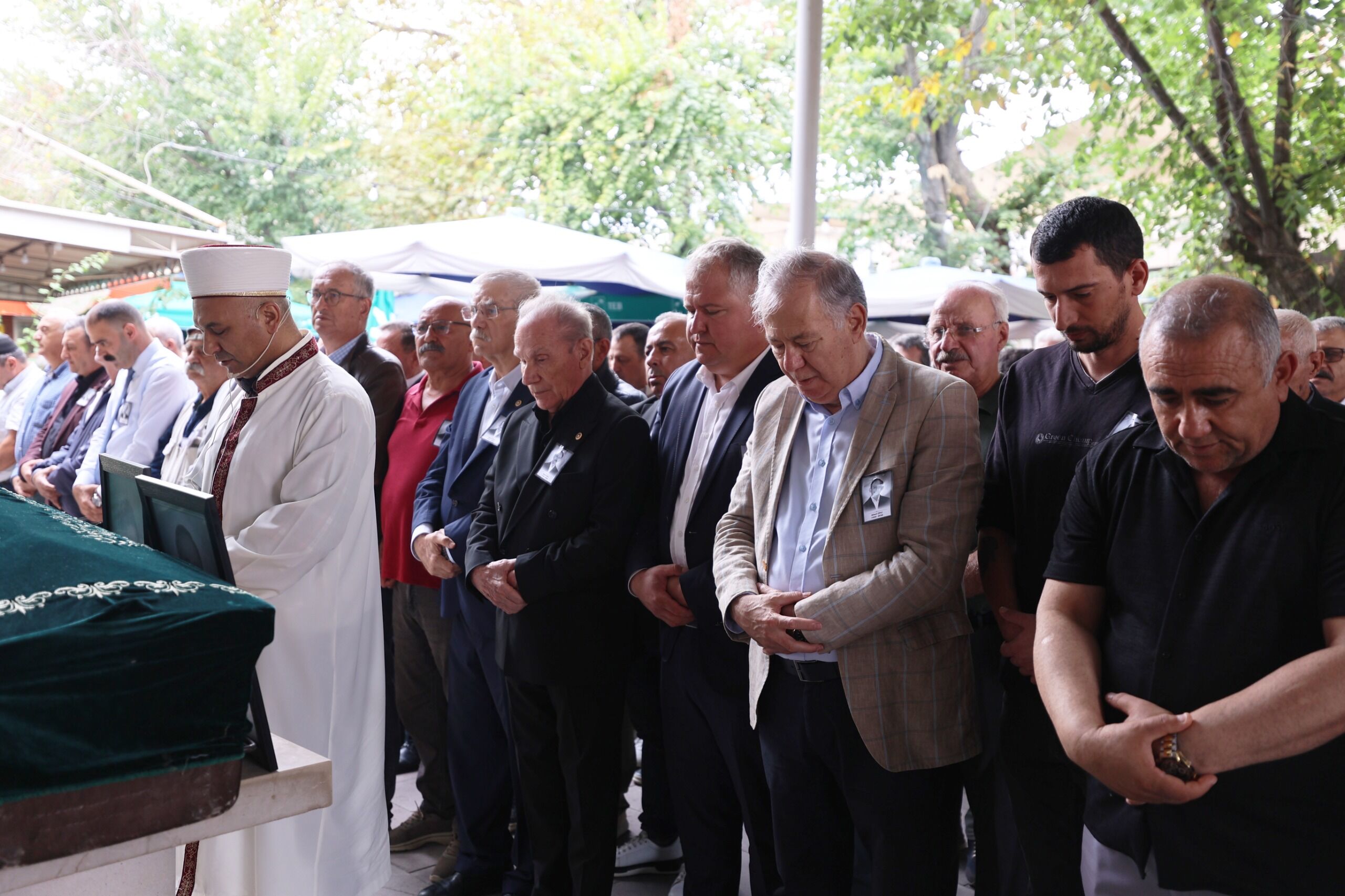 Gazeteci Ahmet Çipli Urla’da son yolculuğuna uğurlandı