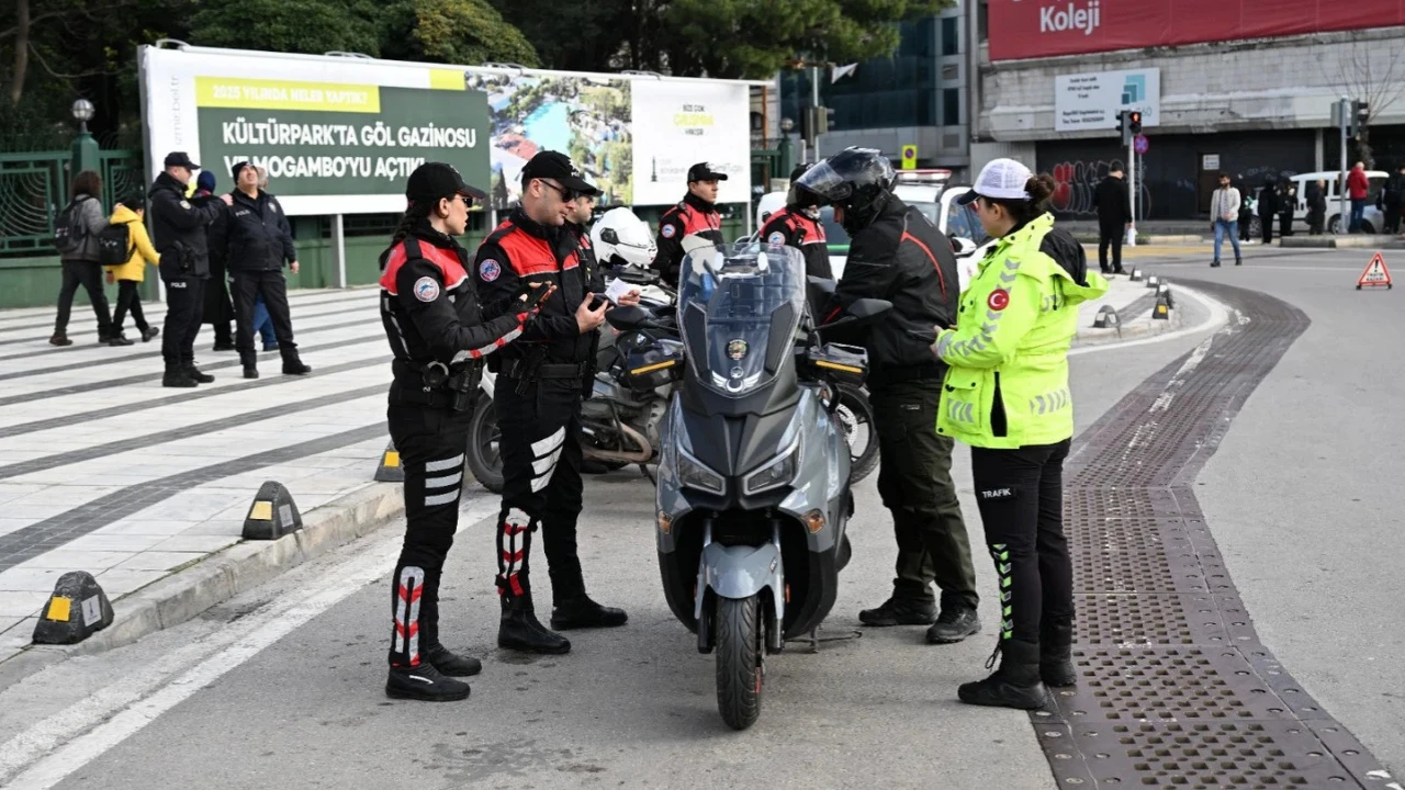 İzmir’in bir haftalık trafik kazası karnesi belli oldu: Her 3 kazadan 2’si motosiklet!