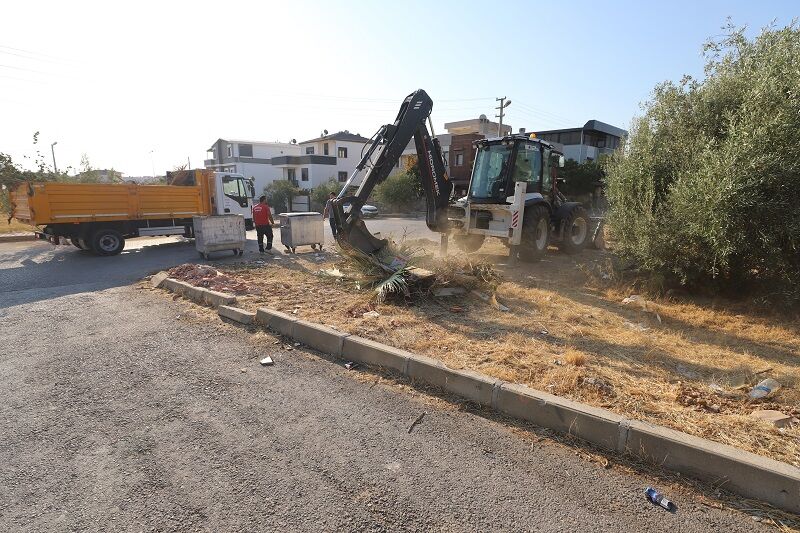 Menderes’te temizlik seferberliği: 44 mahallede moloz ve bahçe atıkları toplanıyor