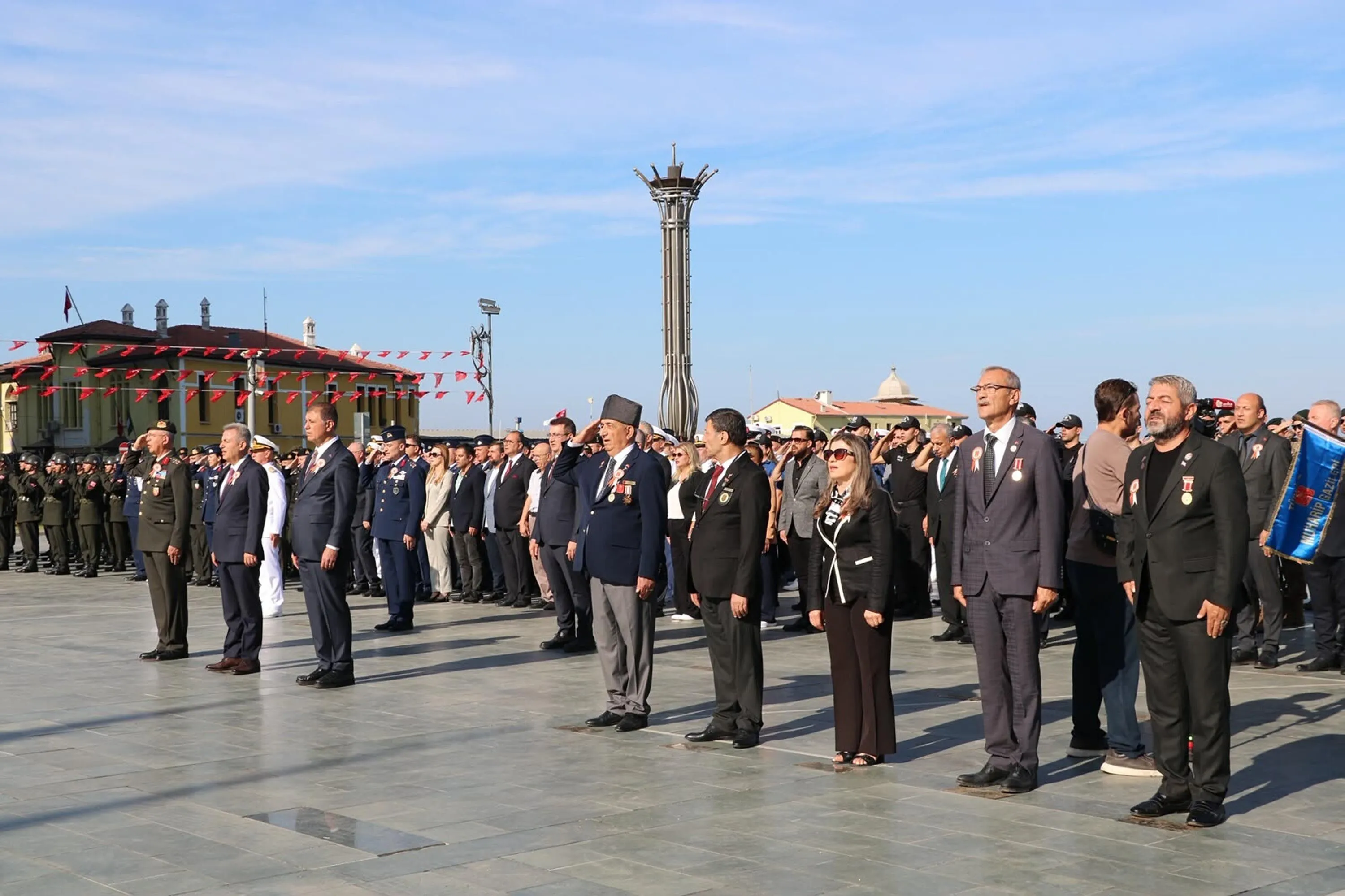 İzmir’de Gaziler Günü töreni: Cumhuriyet Meydanı’nda anlamlı buluşma