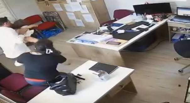 Bornova’da muhtar, boğazına şeker kaçan çocuğu kurtardı